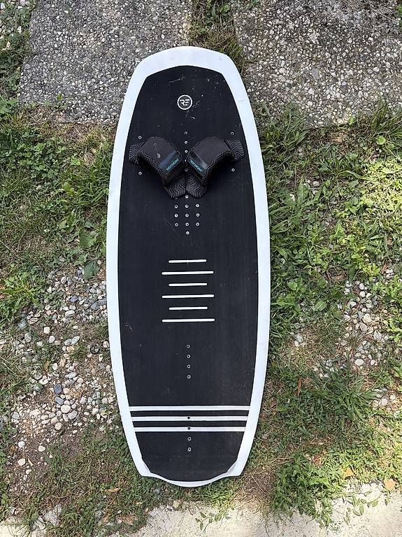 Surfboards & Schwimmbrette: Planche RideEngine – Gebraucht aus Grandson von dastag