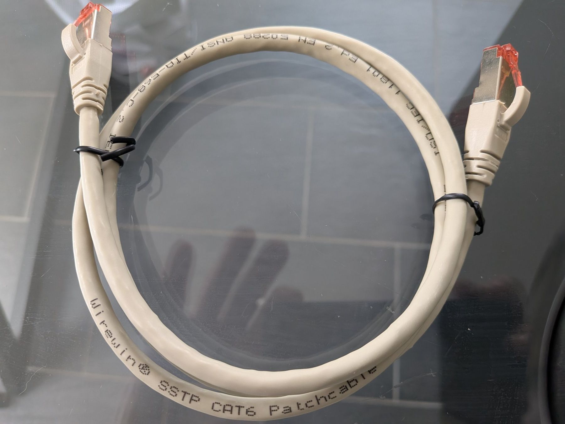 Cavi: Wirewin Câble patch RJ-45, Cat 6, SSTP, 1 m, Gris – Usato da Avry-devant-Pont venduto da OBoss