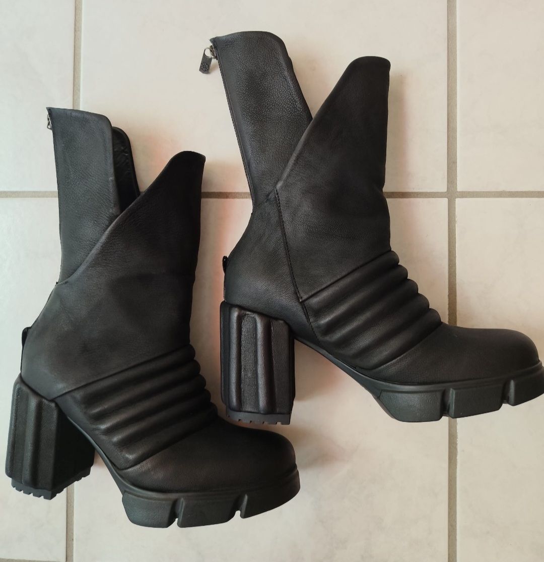 Scarpe da donna: Neue Lederstiefel HANDARBEIT GRÖßE 39 – Nuovo (secondo la descrizione) da Bad Zurzach venduto da sosa01 1