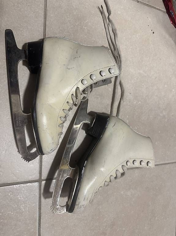 Pattini da ghiaccio: Patins à glace, à donner – Usato da Goumoens venduto da drt_pk99