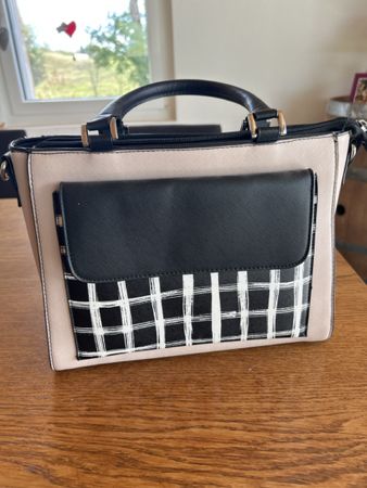 Sac à main femme bicolore avec motif carreaux. Bon état.
