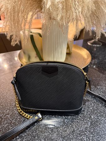 Elegante Louis Vuitton Epi Alma BB Handtasche - Schwarz