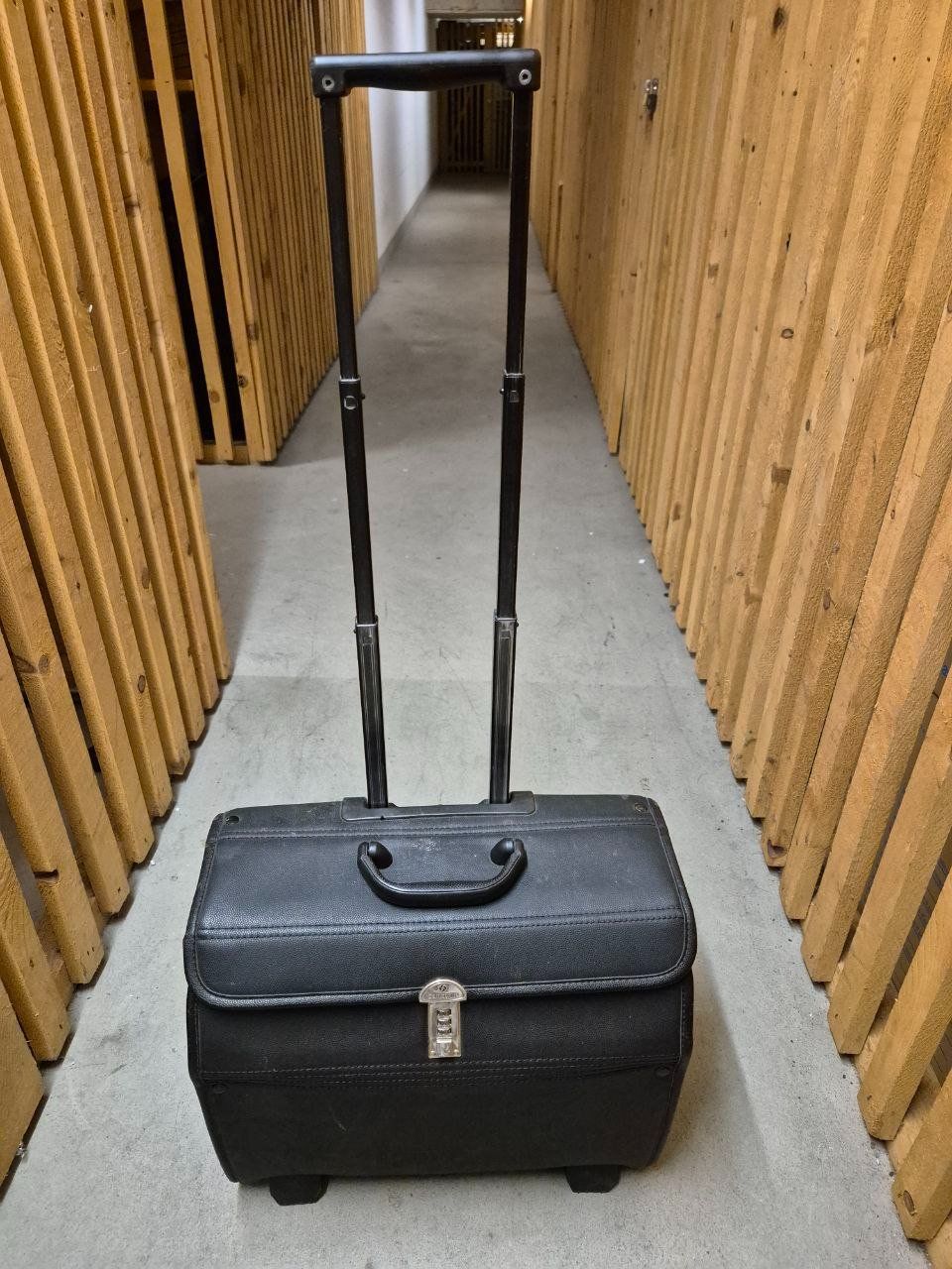 Samsonite Reisekoffer: Samsonite Business-Trolley / Piloten-Koffer Schwarz – Gebraucht aus Zürich von MikeFe 1