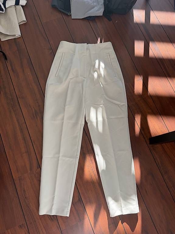 Pantaloni: Pantalon Zara beige  – Usato da La Neuveville venduto da mor_y2m6 1