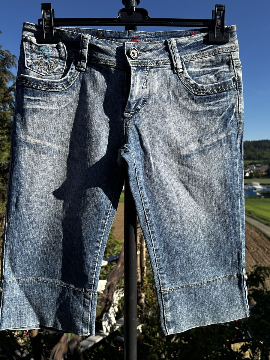 Jeans: 3/4 Jeanshosen  – Gebraucht aus Walterswil SO von Sunshineyupi