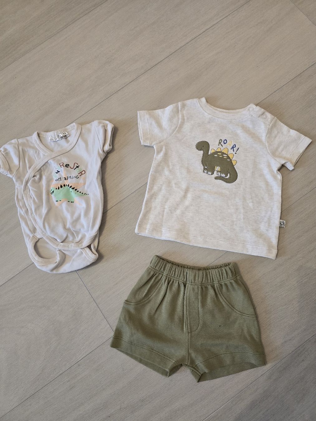 Lotti & Set di vestiti: 3 Set 50/56 (Nr 34) – Usato da schlattingen venduto da Sprongebob