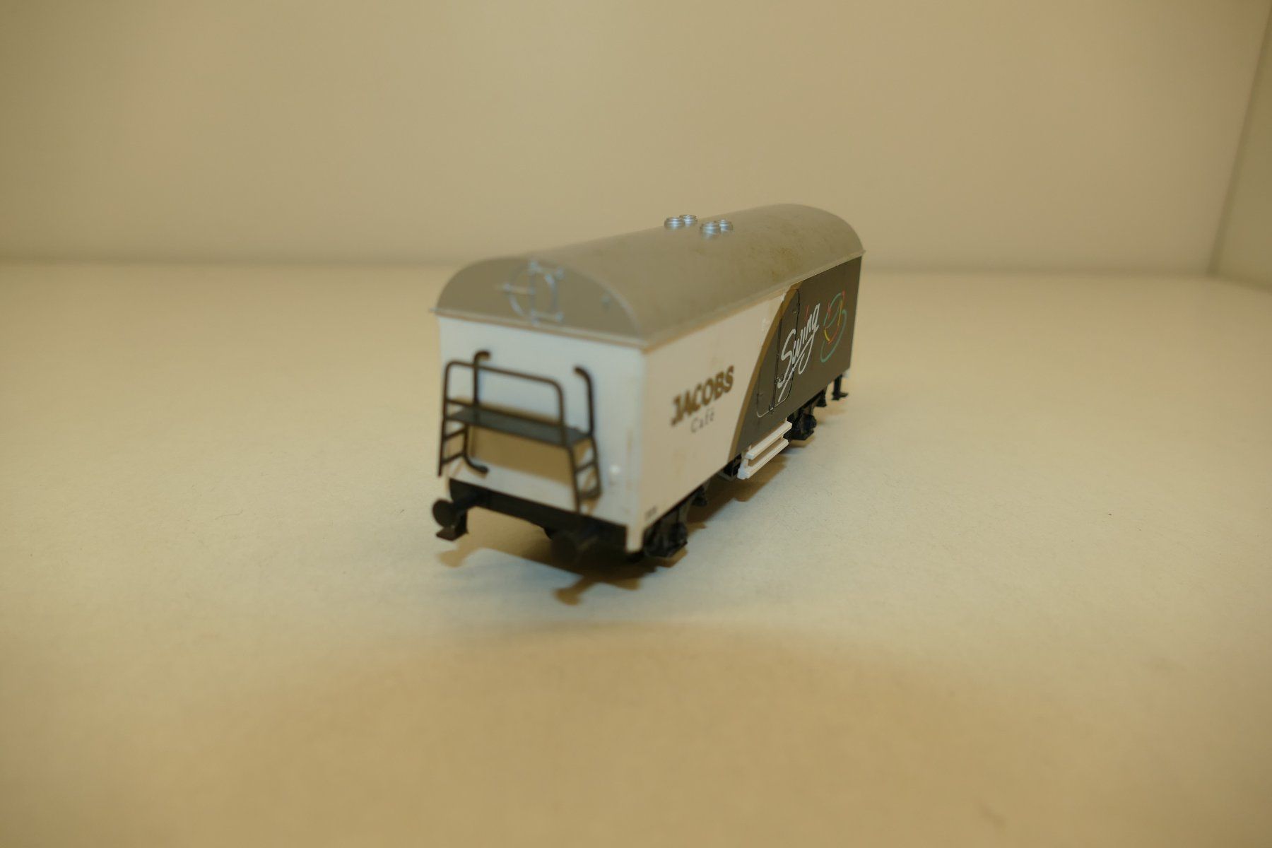 Märklin Modelleisenbahnen: Märklin H0: Jacobs Cafe Güterwagen Swing – Defekt aus Niederhasli von rail-duerst 3