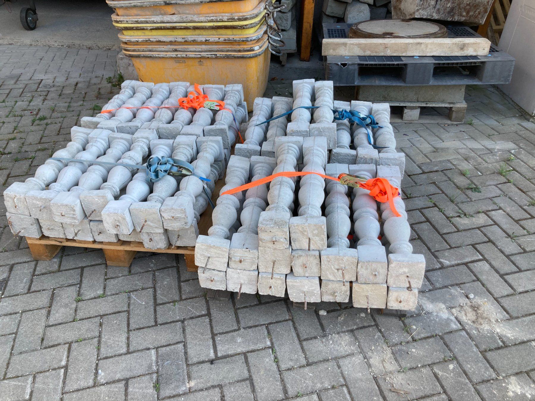 Geländer: Beton-Balustraden – Neu (gemäss Beschreibung) aus Eschenbach SG von Cswiss229 2