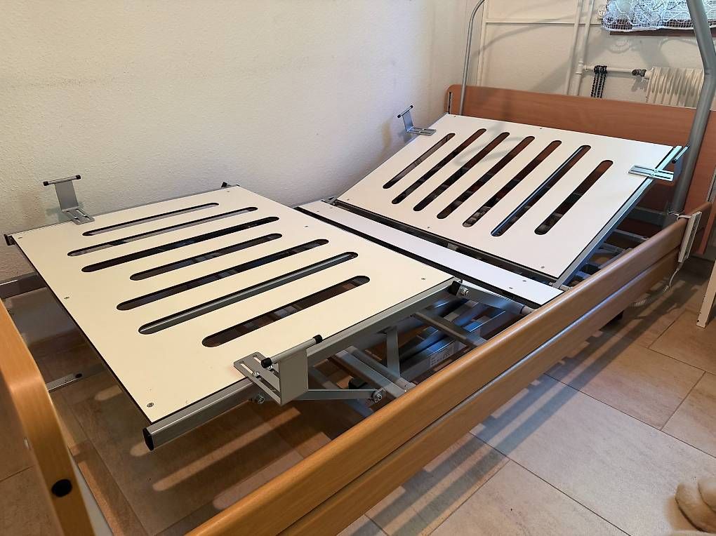Letti: Pflegebett Auforum - 120cm x 220cm – Usato da Zürich venduto da Peyracket 1