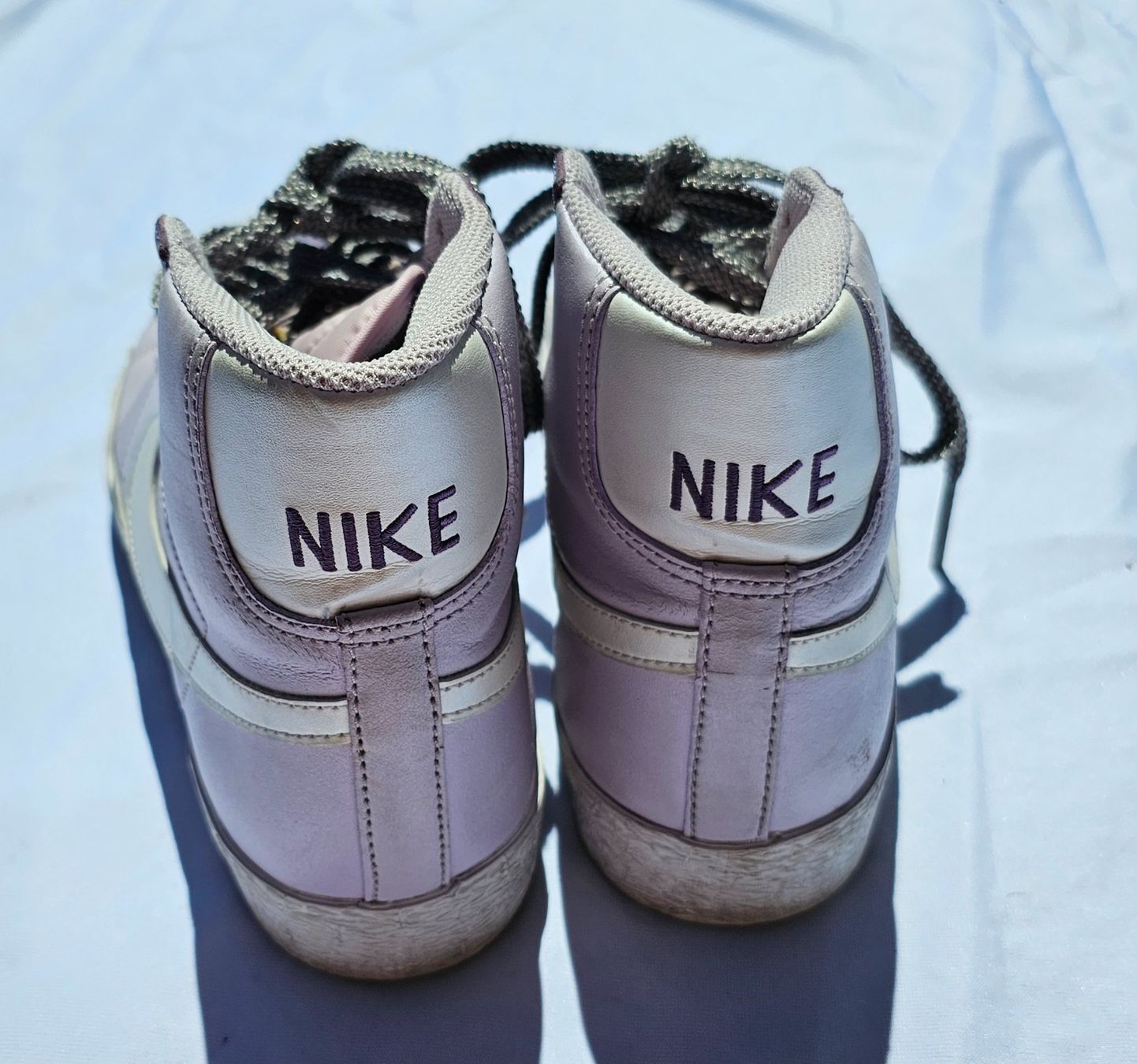 Nike Scarpe da donna: Nike Sneaker lila / violett glänzend Gr. 38.5 – Usato da Füllinsdorf venduto da Sunnebliemli7 6
