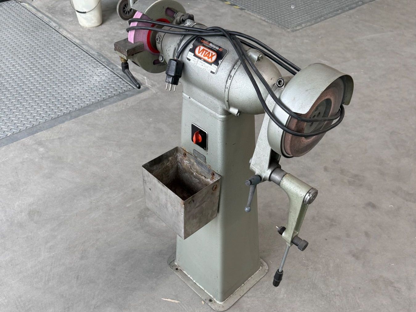 Aiguiseuses & polisseuses: VITAX Stand-Schleifmaschine – D'occasion à Liestal par T-Bazar 3