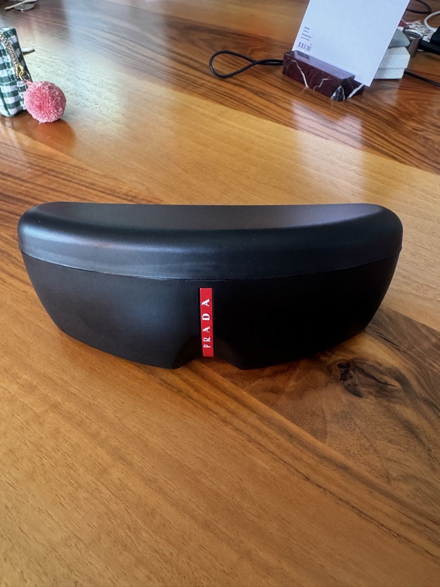 Prada Brillen & Gläser: Prada Sonnenbrille wie neu! – Gebraucht aus Gipf-Oberfrick von Iberico