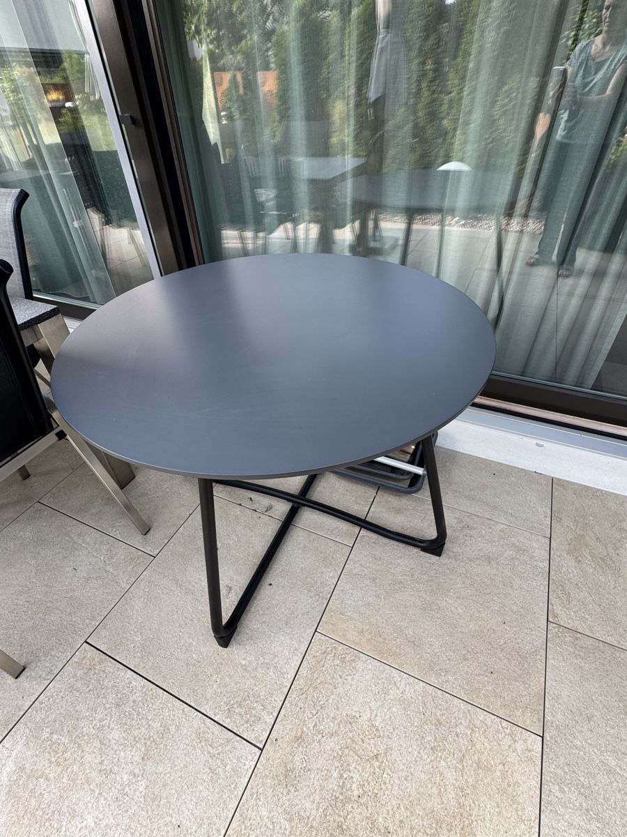 Tavoli: Gartentisch rund, Gestell aus Aluminium schwarz – Usato da Gutenswil venduto da eliane67 3