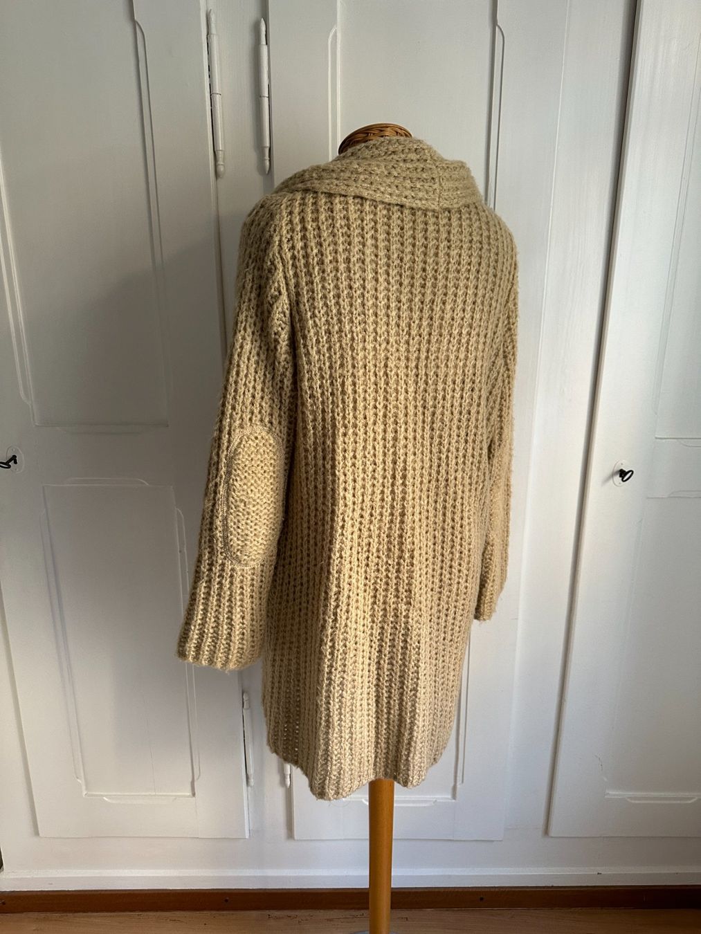 Jacken: AN'GE - Strickjacke beige S/M – Gebraucht aus Zürich von Diazaio 1