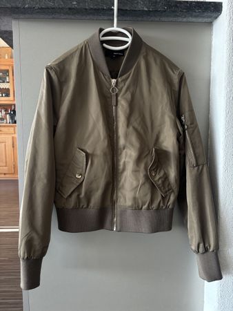 Khaki Bomberjacke für den Übergang, Grösse 36, Top Zustand!