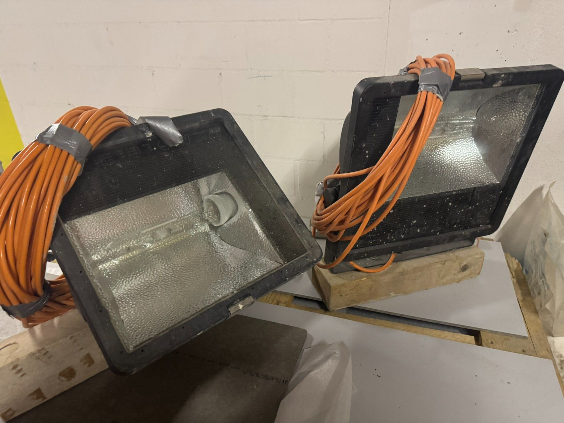 Phares: Halogen Metalldampflampe 400 Watt – D'occasion à Eschenbach SG par ssc_tc6x 1