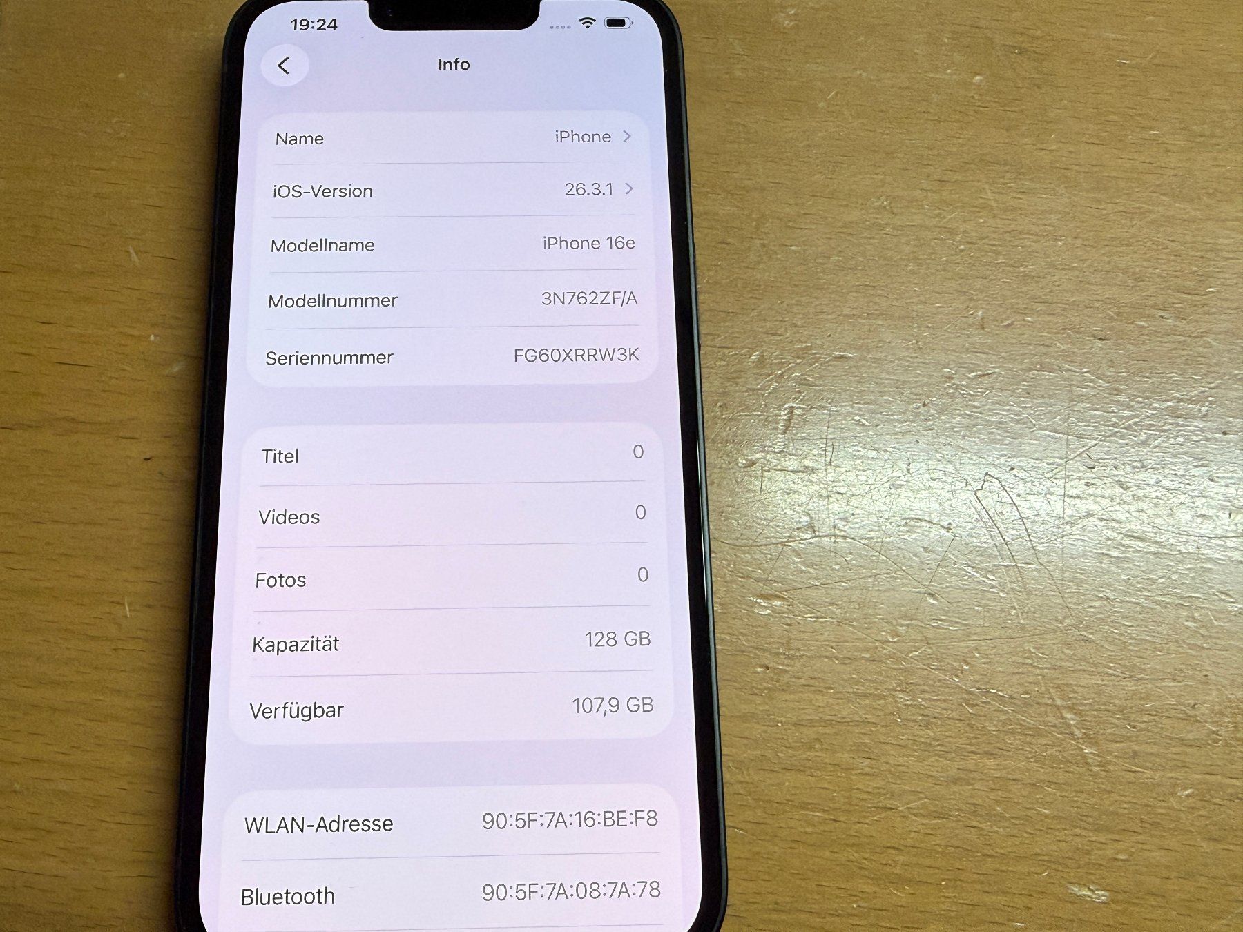 Apple Handys / Smartphones: Iphone 16E 128Gb – Gebraucht aus Au SG von bah_6f5w 3
