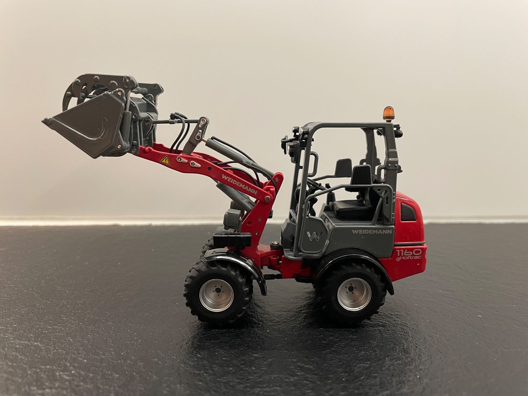 Kit di modellismo & Modellini statici: NZG 985 Weidemann 1160e Loader – Nuovo e nell'imballaggio originale da Vionnaz venduto da jul_zx5m 3