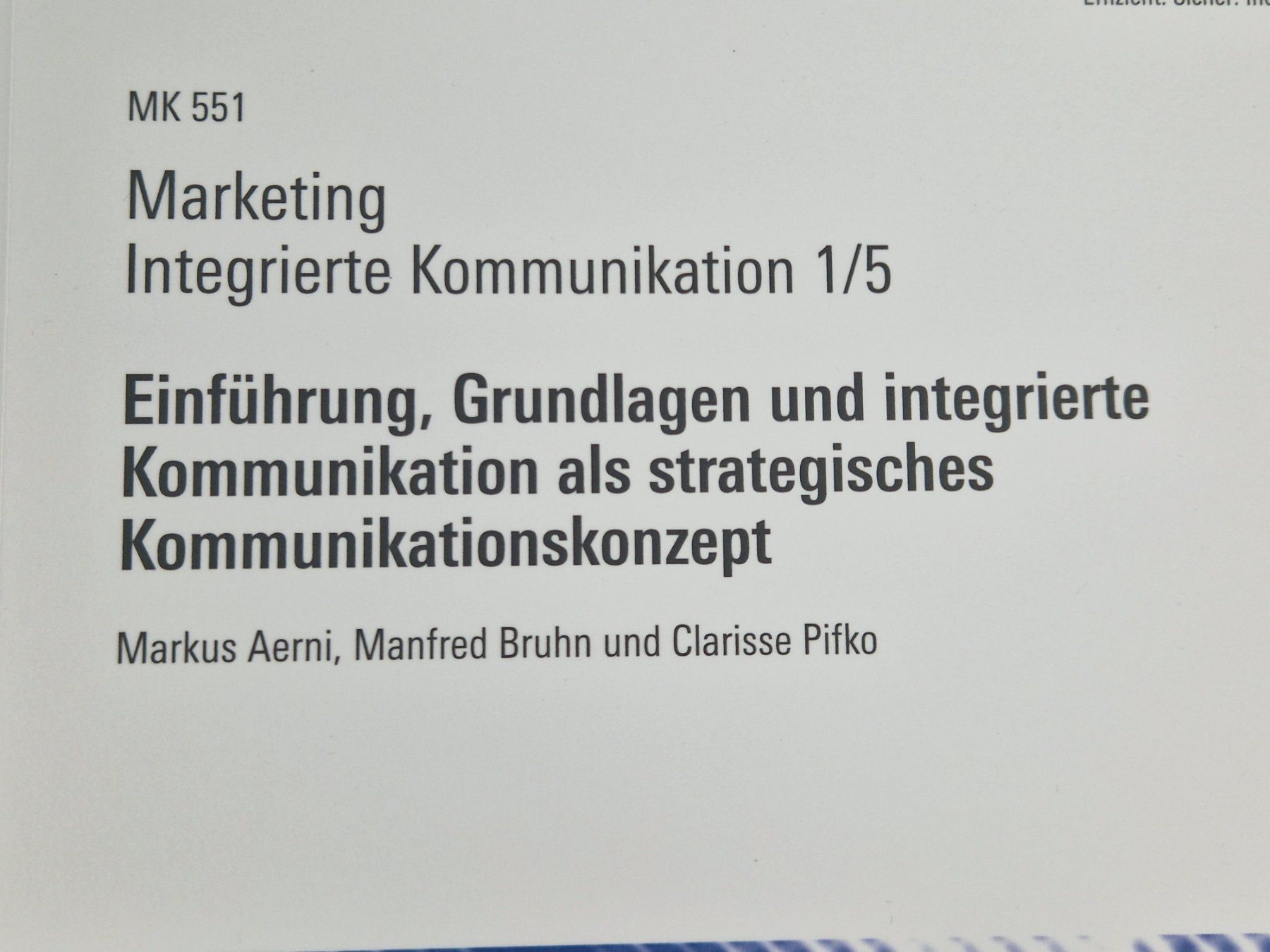 Livres: Kursprogramm "Integrierte Kommunikation" – D'occasion à Muhen par Restwert_Muhen 2