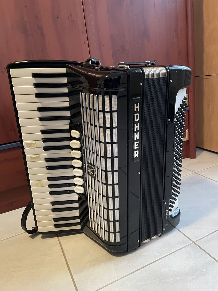 Hohner Musikinstrumente: HOHNER Handorgel – Gebraucht aus Stans von Capstan