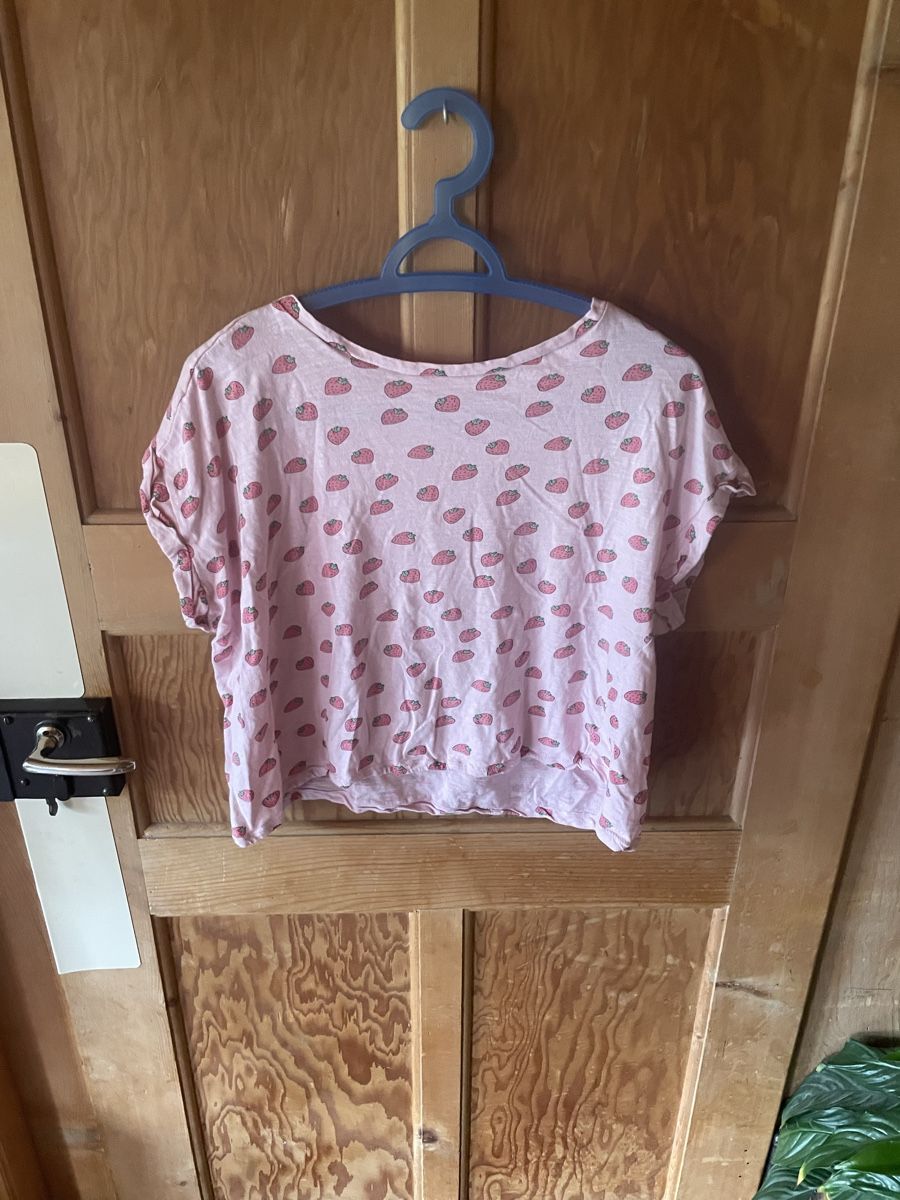 T-shirt: Erdbeere T-Shirt – Nuovo (secondo la descrizione) da Lenk im Simmental venduto da banane50626