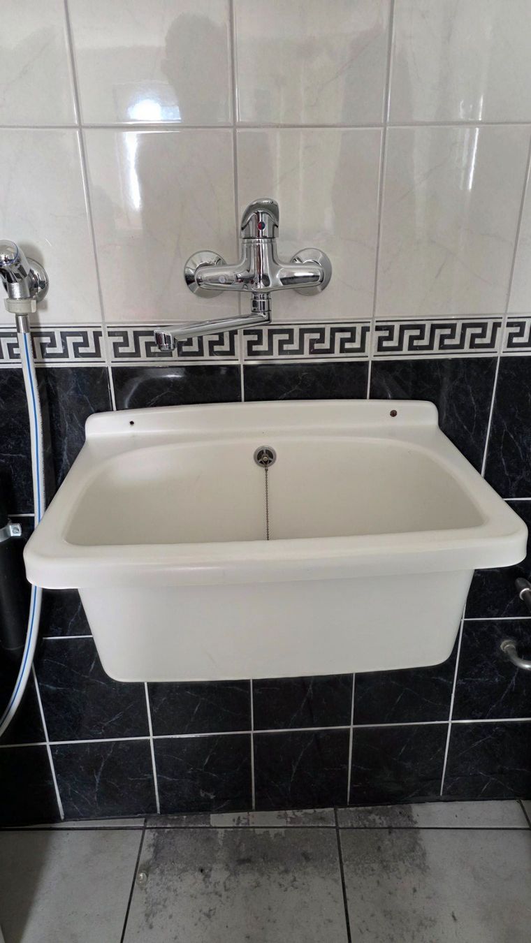 Lavabi & lavandini: Waschbecken aus Plastik weiss – Usato da Duggingen venduto da Schwinger66