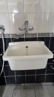 Waschbecken aus Plastik weiss