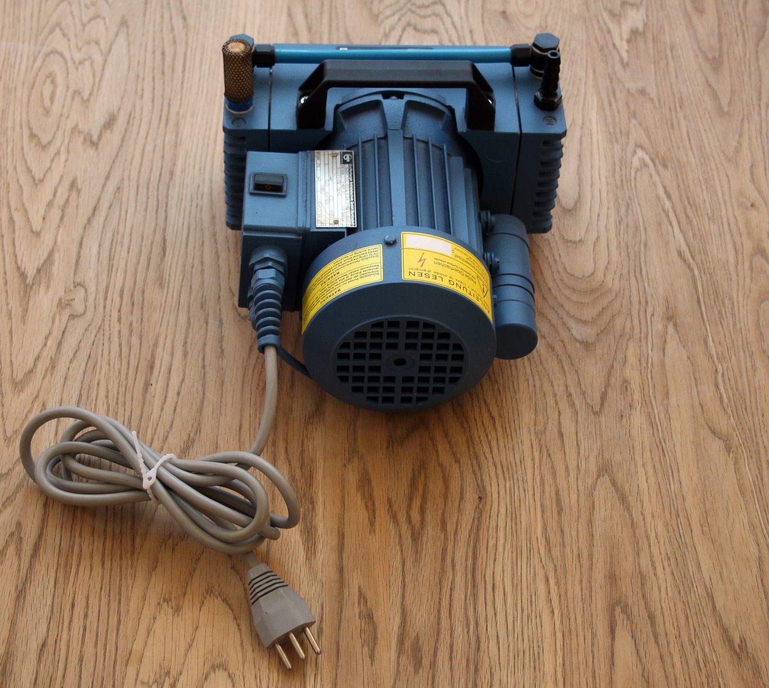 Laborzubehör: Vacuubrand MZ 2 Membranpumpe – Gebraucht aus Münchenbuchsee von Chaoo 2
