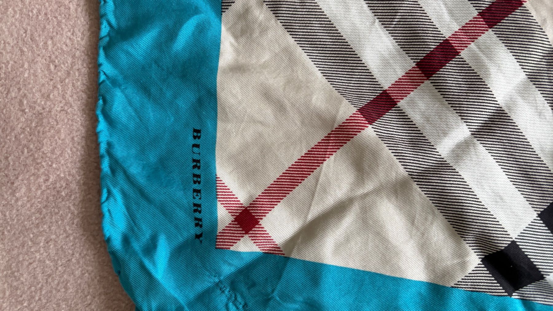 Burberry Foulard & Sciarpe: Burberry Schal – Usato da Liestal venduto da Goldart 1