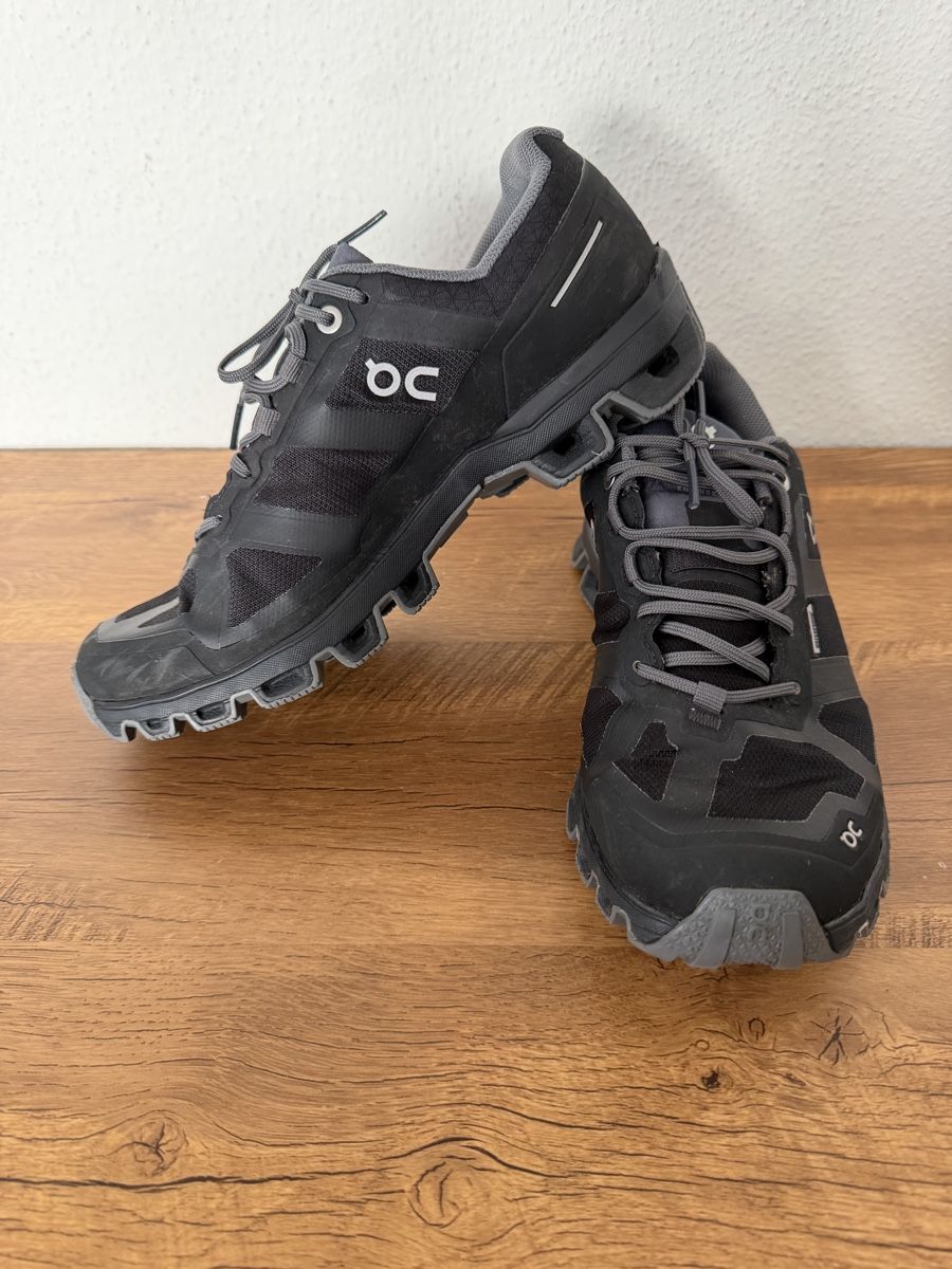 On Chaussures femmes: Chaussures On Cloudventure imperméable noir T. 38 – D'occasion à Brügg BE par Goob 1