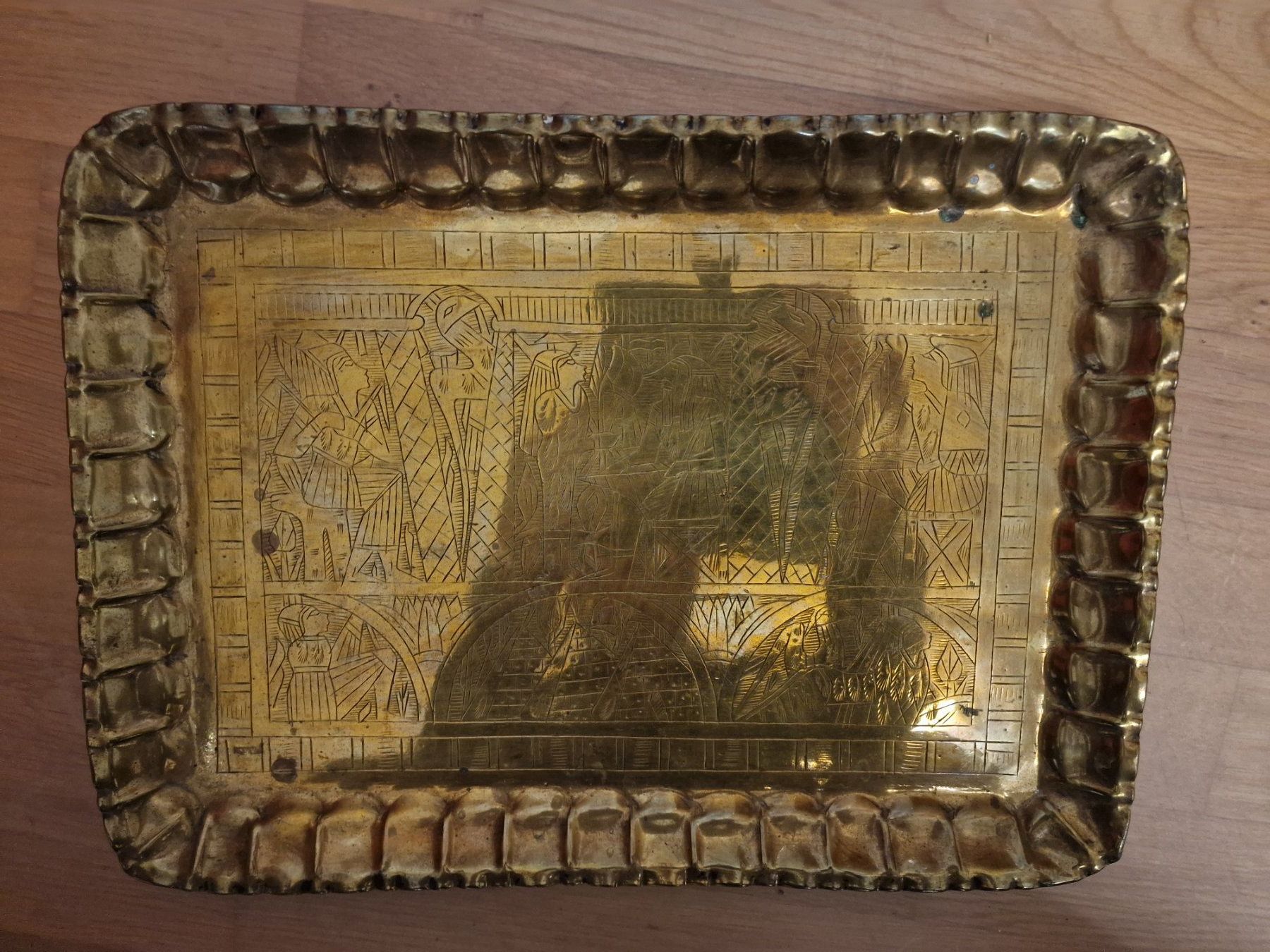 Piatti di portata: Vintage Tablett mit Ägyptischem Dekor, Rechteckig, Metall – Usato da Zürich venduto da Allerlei_Shop 1