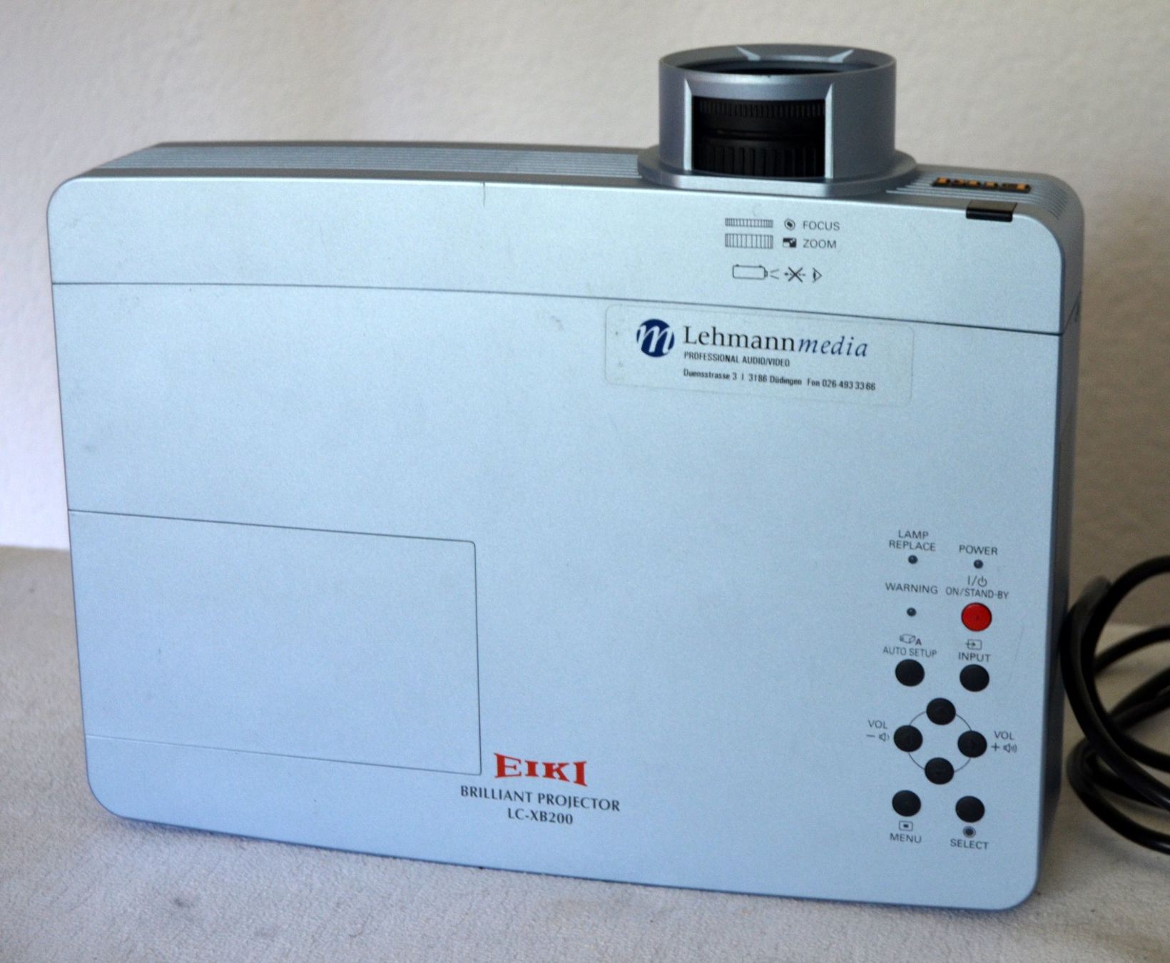 Eiki Videoprojektoren: Eiki LC-XB200 Projektor / projecteur – Defekt aus Collonges von arashee 2
