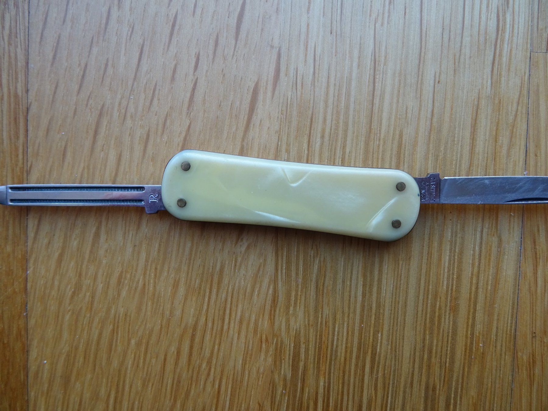 Taschenmesser: 12 alte und antike Taschenmesser – Gebraucht aus Biel/Bienne von georgi01 5
