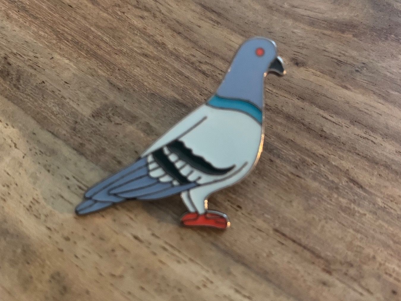 Plaquettes & Badges: Pin Taube – Neuf avec emballage d'origine à Geneve par vane267