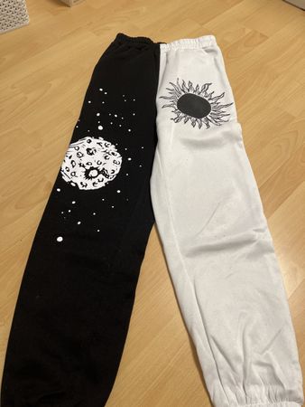Coole Jogginghose Sonne Mond schwarz weiss Grösse S