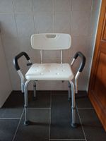 chaise de douche blanche pas de marque commandé chez Gonser