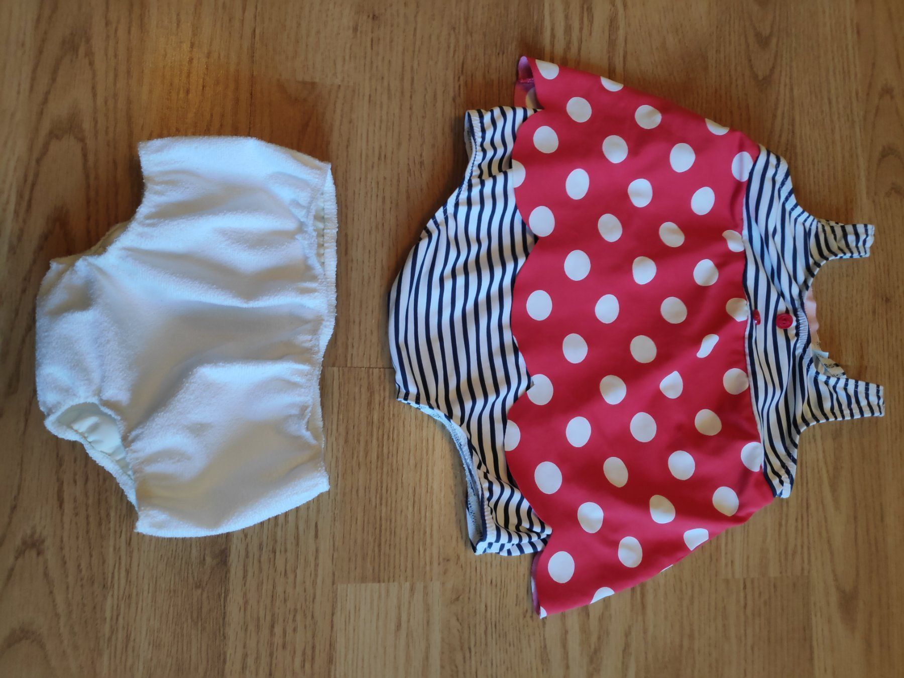 Badehosen & -kleider: Maillot de bain pour bébé fille – Gebraucht aus Couvet von fat_kyl7