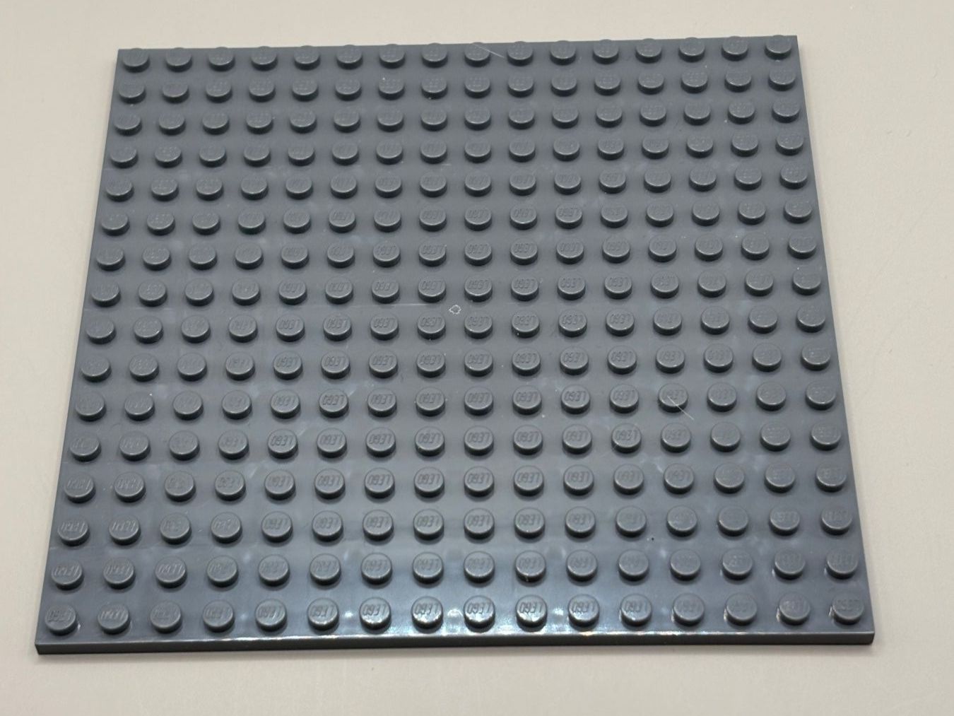 Lego Kit di costruzioni: LEGO 16x16 Platte dunkelgrau – Usato da Lengnau AG venduto da Chefe43