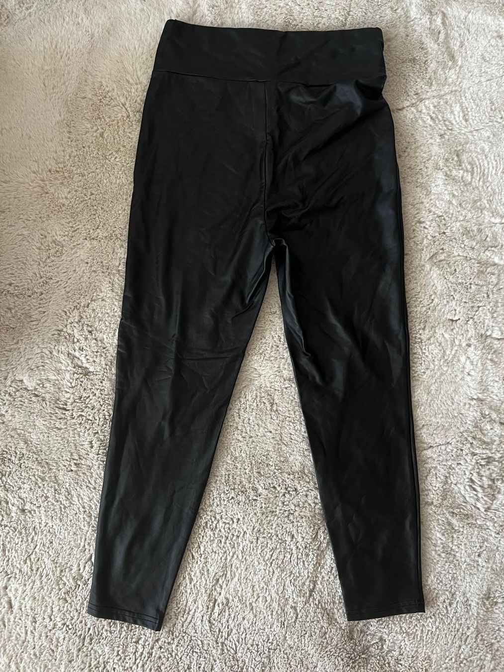 Shein Leggings: Faux Leather Leggings Grösse M – Usato da Zürich venduto da lexi_alex