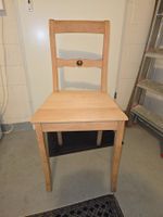 Stuhl aus Massivholz zum fertig restaurieren - Top Zustand!