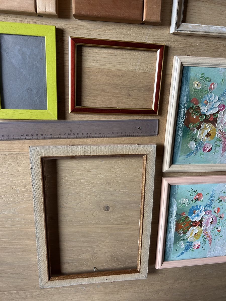 Bilderrahmen: Lot de 9 cadres divers dimensions  – Gebraucht aus St-Cergue von pinkgreen 3