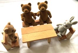 Vintage Bären - Familie mit Picknicktisch