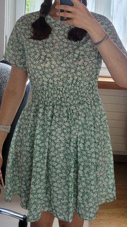 Sommerliches Blümchenkleid, Grün/Weiss, Grösse M