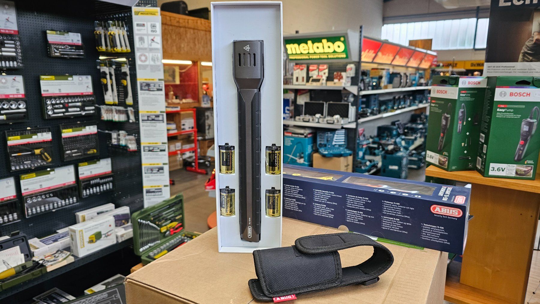 Lampade: ABUS TL530 LED Taschenlampe 900lm – Nuovo e nell'imballaggio originale da Koppigen venduto da Bracher_Mail-House 1