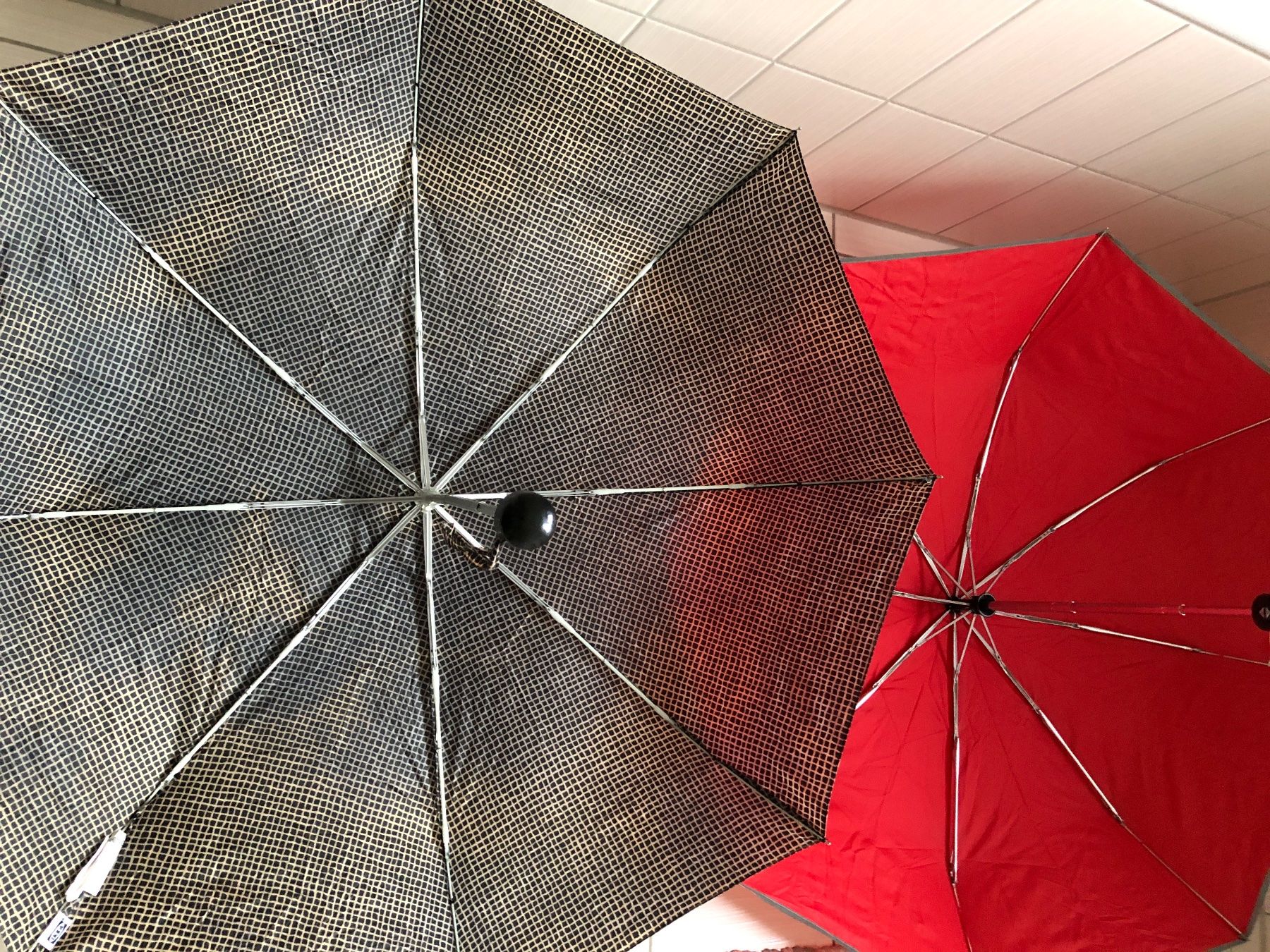 Regenschirme: 2 kleine Schirme – Gebraucht aus Arth von Vrecam51