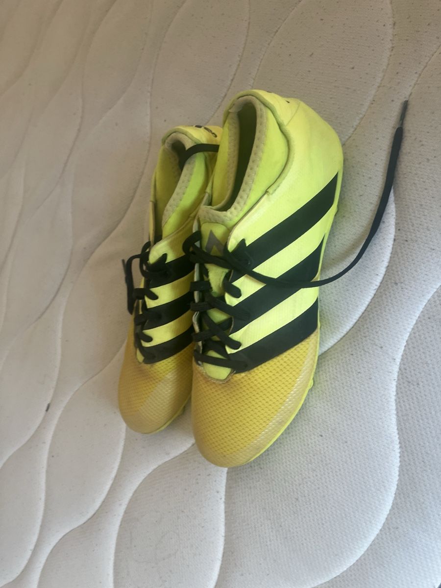 Scarpe da uomo: Crampon Adidas jaune  – Usato da Aire-la-Ville venduto da xgr_t5ll 1