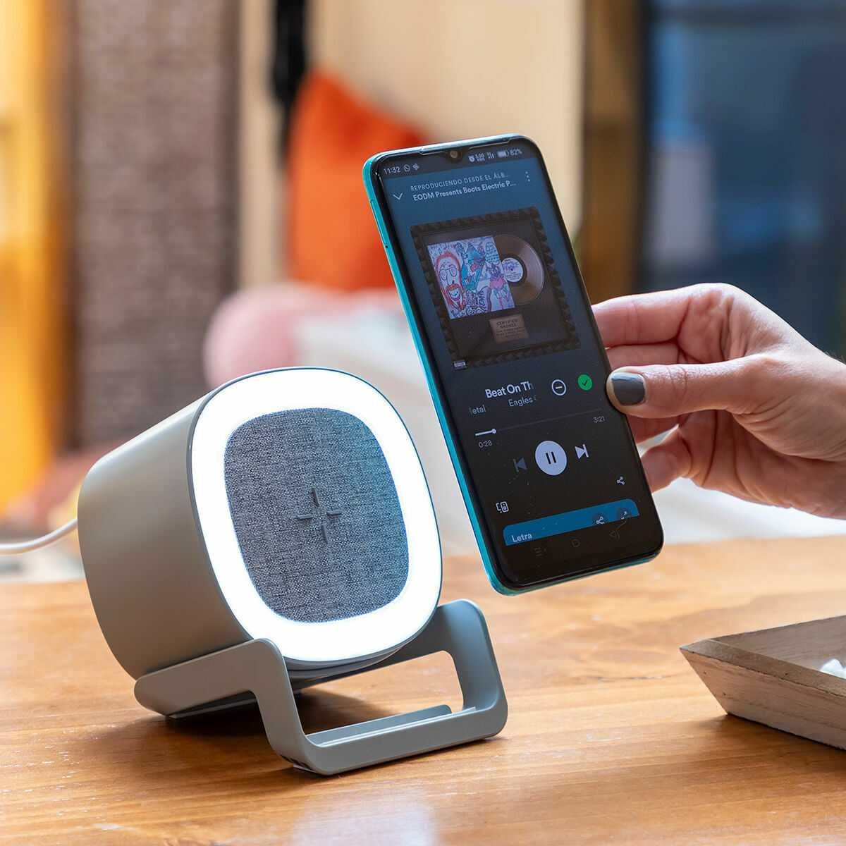 Casse acustiche: Bluetooth-Lautsprecher mit Induktions-Ladefunktion + 24 LEDs – Nuovo e nell'imballaggio originale da Giubiasco venduto da softmail