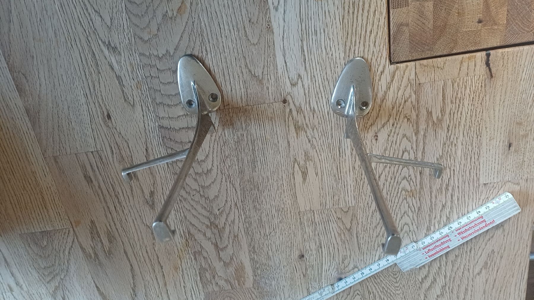 Regale: 2 Tablarhalter Badezimmer – Gebraucht aus Flawil von Naphtali