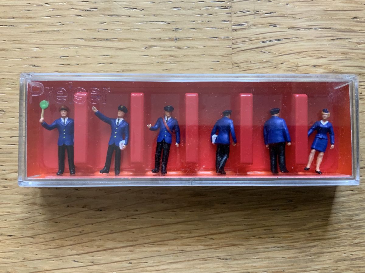 Preiser Modellini di ferrovie: MODELLEISENBAHN PREISER BAHNPERSONAL DB , SPUR H0 – Nuovo e nell'imballaggio originale da Frauenfeld venduto da CSM71