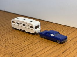 M1011: Chevrolet mit Wohnwagen (Spur N)
